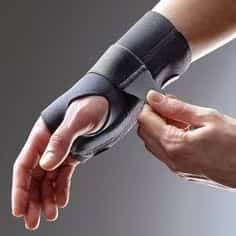 3M FUTURO Compression Stabilizing Wrist Brace - Image 2