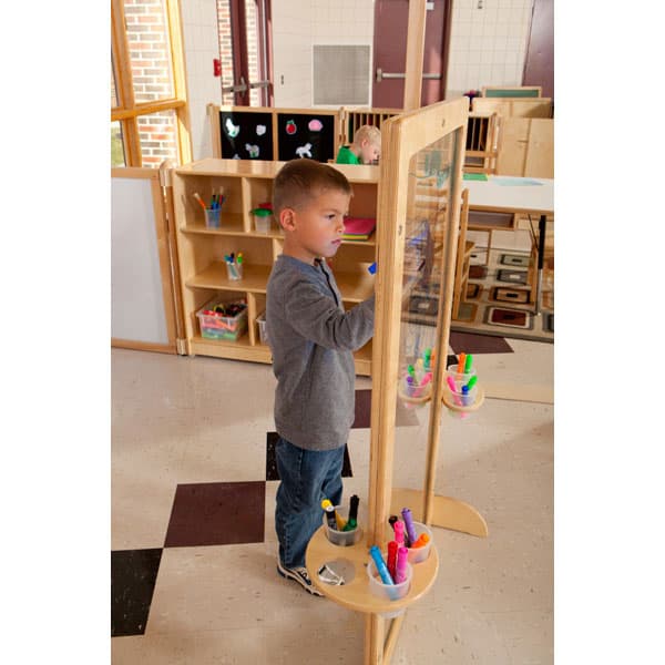 Jonti-Craft See-Thru easel - Image 3