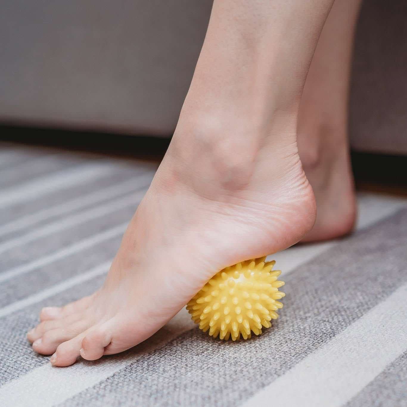 Acutens Kanjo Acupressure Foot Massager Ball, Green/Yellow - Image 4