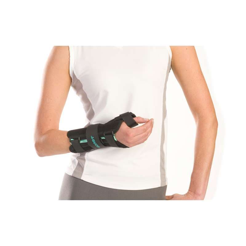 Aircast A2 Wrist Brace With Thumb Spica - Image 1