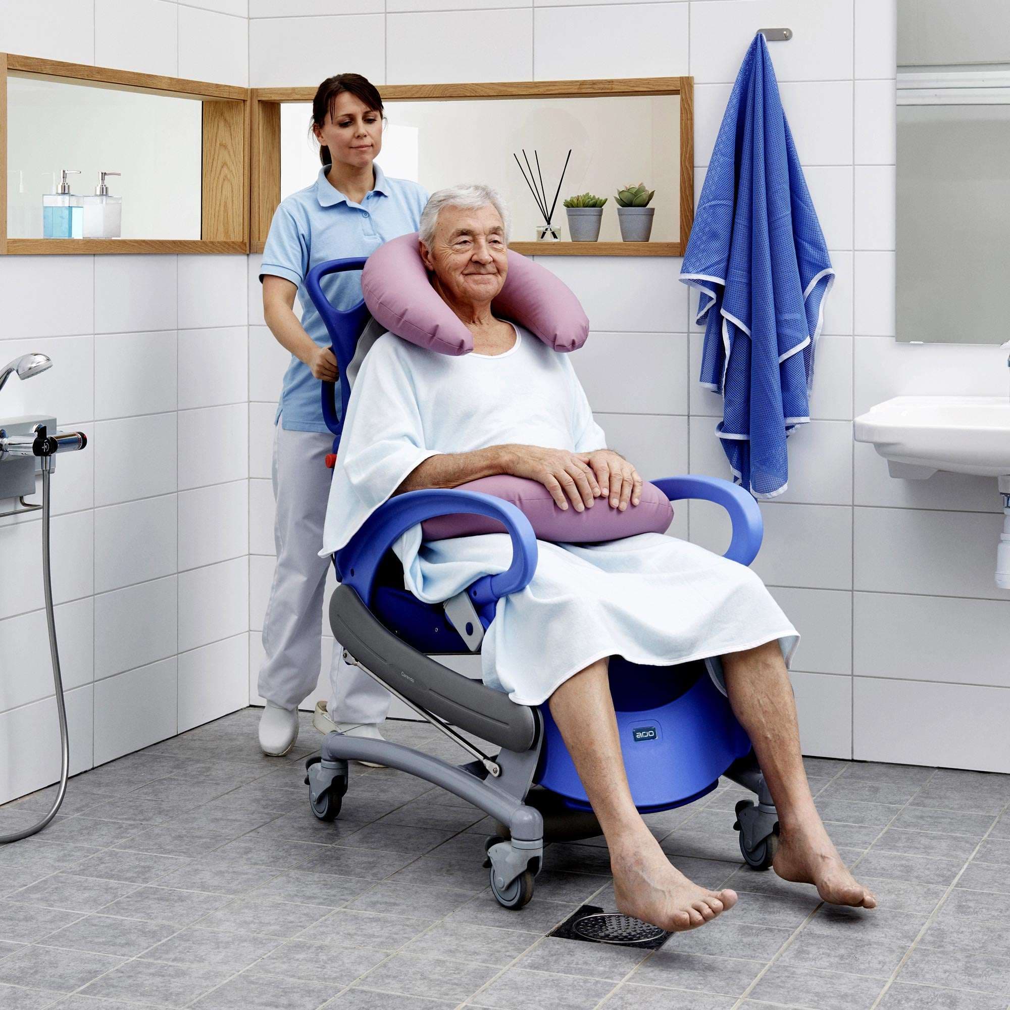 Arjo Carendo Multi-Purpose Hygiene Shower Chair - Image 2