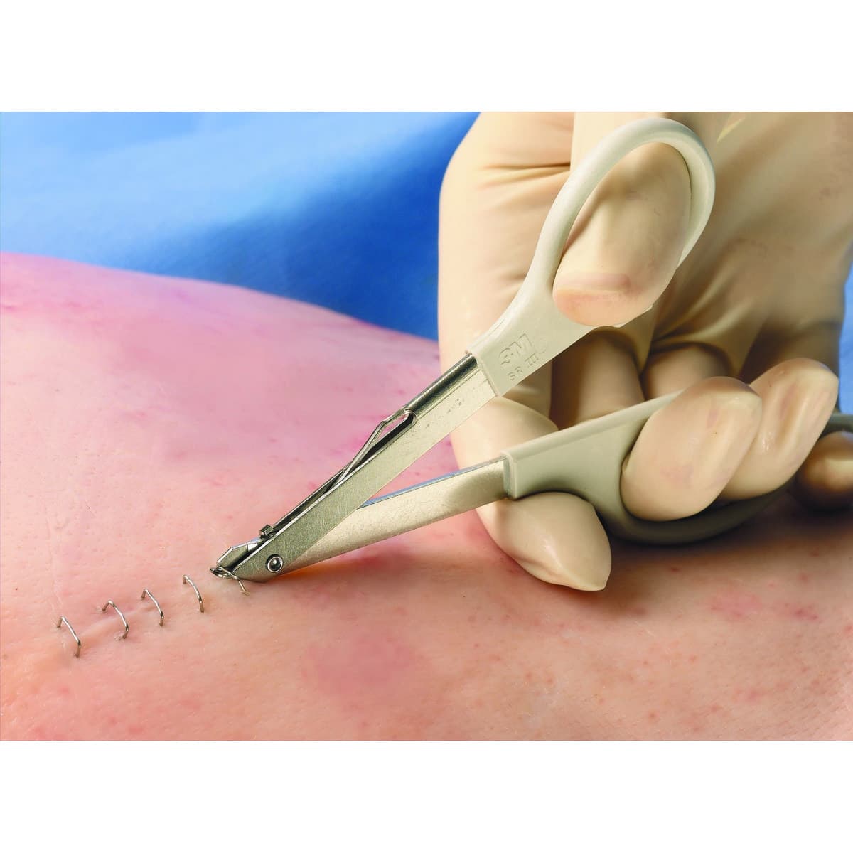 3M Precise Disposable Skin Staple Remover, Scissor Style - Image 2