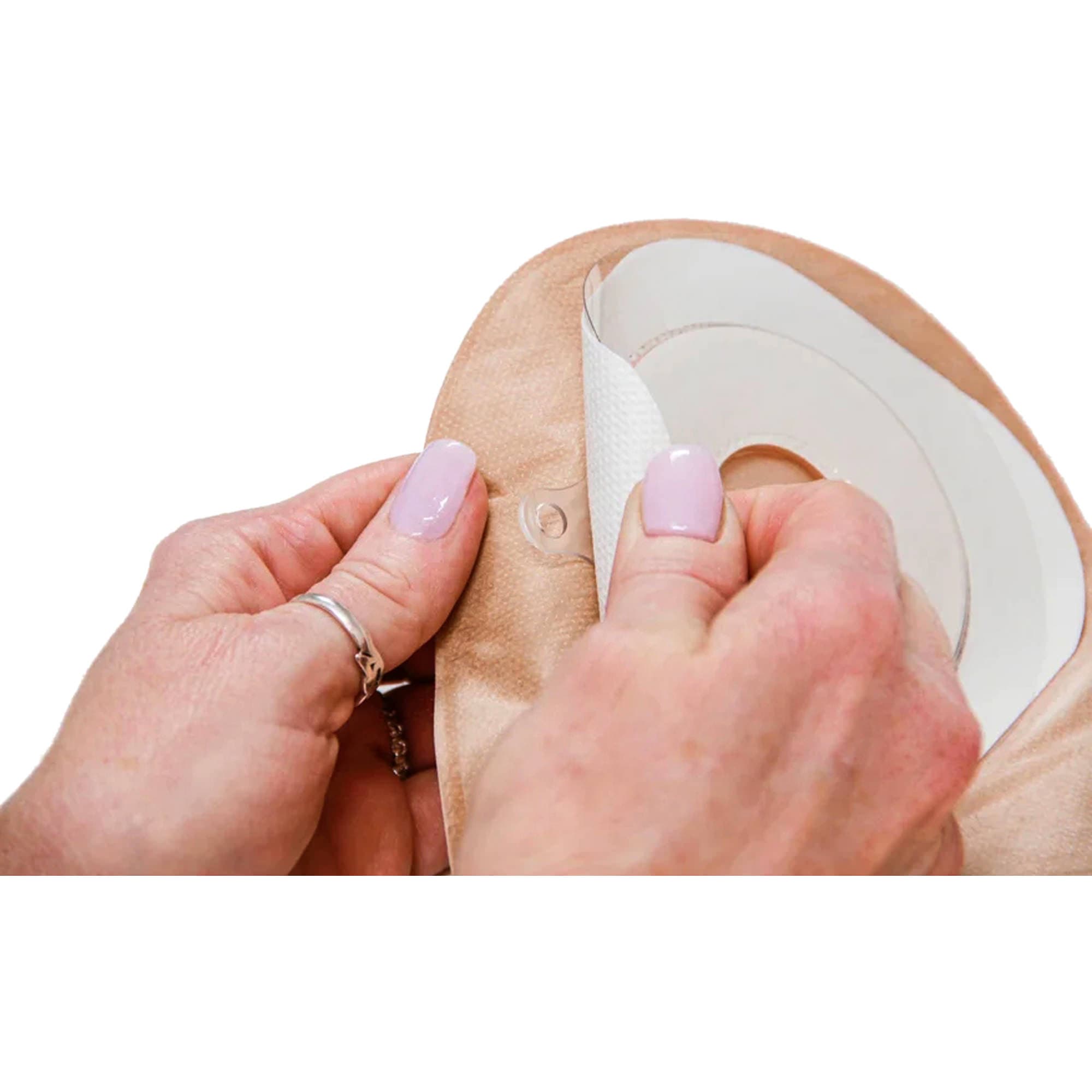 Esteem 1-Piece Drainable Pouch with Comfort Panel and InvisiClose - Image 4