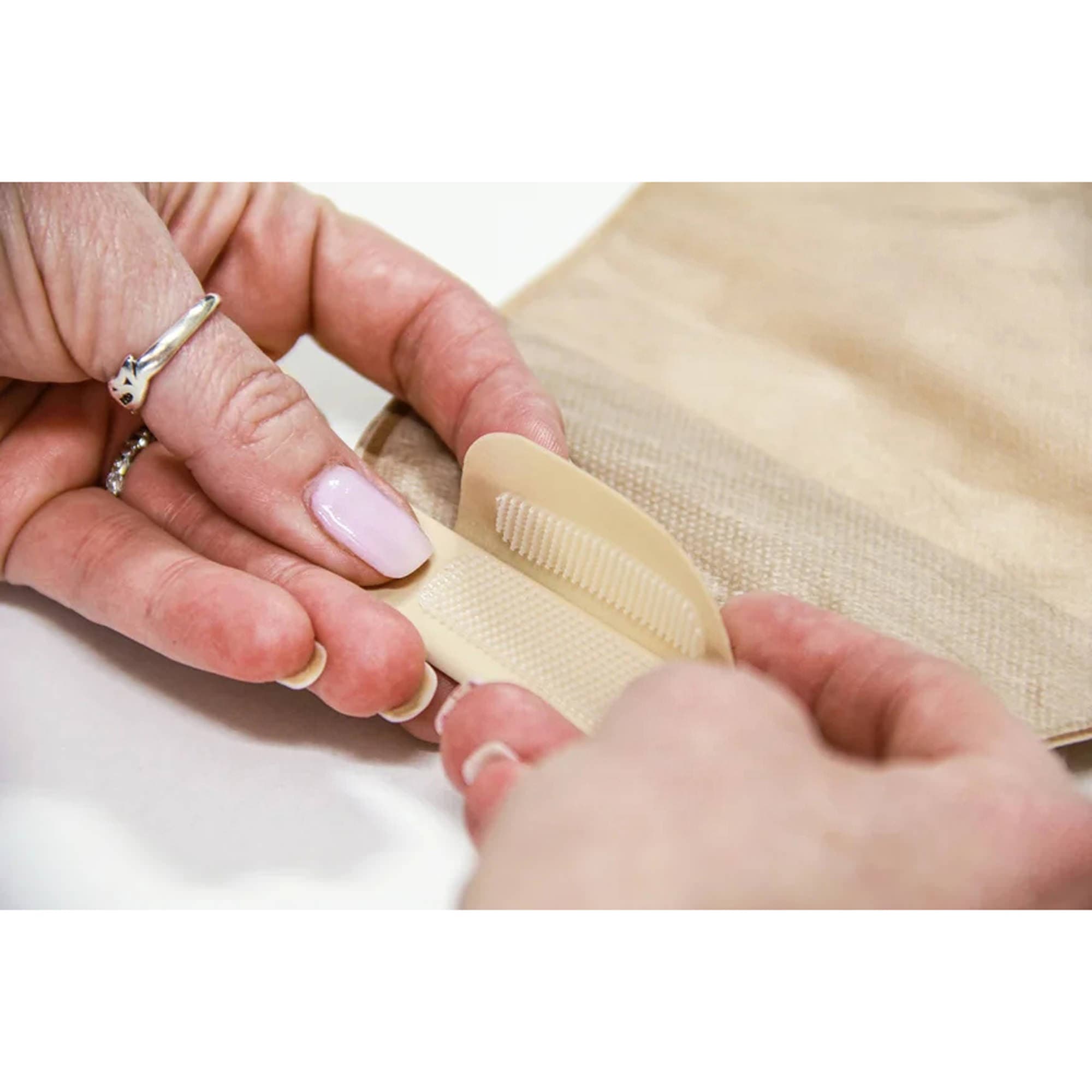 Esteem 1-Piece Drainable Pouch with Comfort Panel and InvisiClose - Image 5