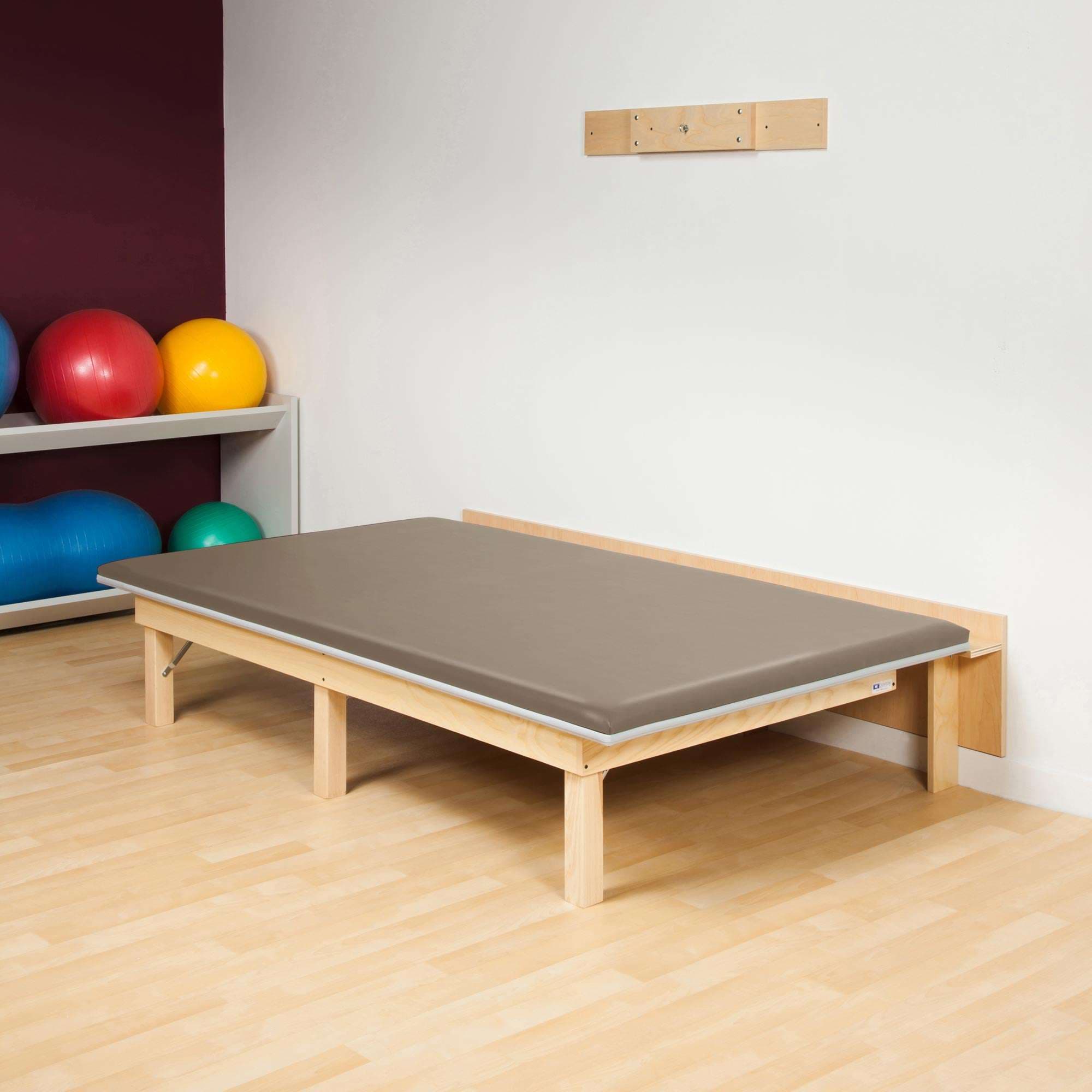 Clinton space saving folding mat platform - Image 8